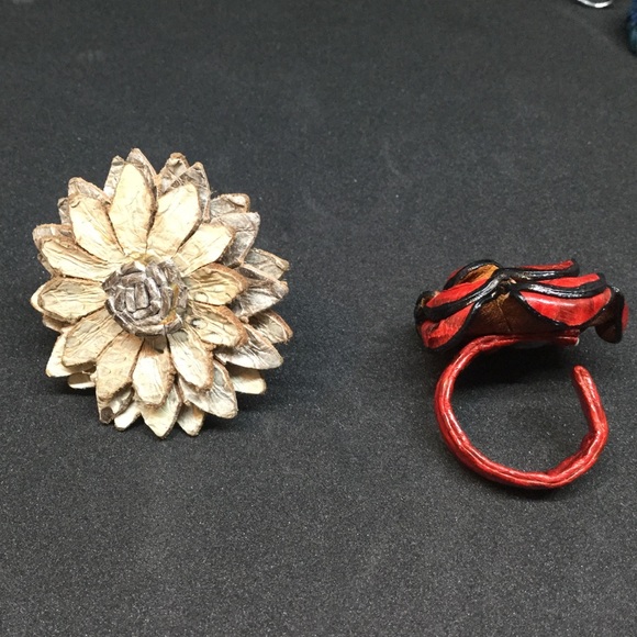 Collection of 4 adjustable leather flower rings - Picture 9 of 14